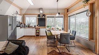 Crossfit-Holzhalle Küche und Esszimmer